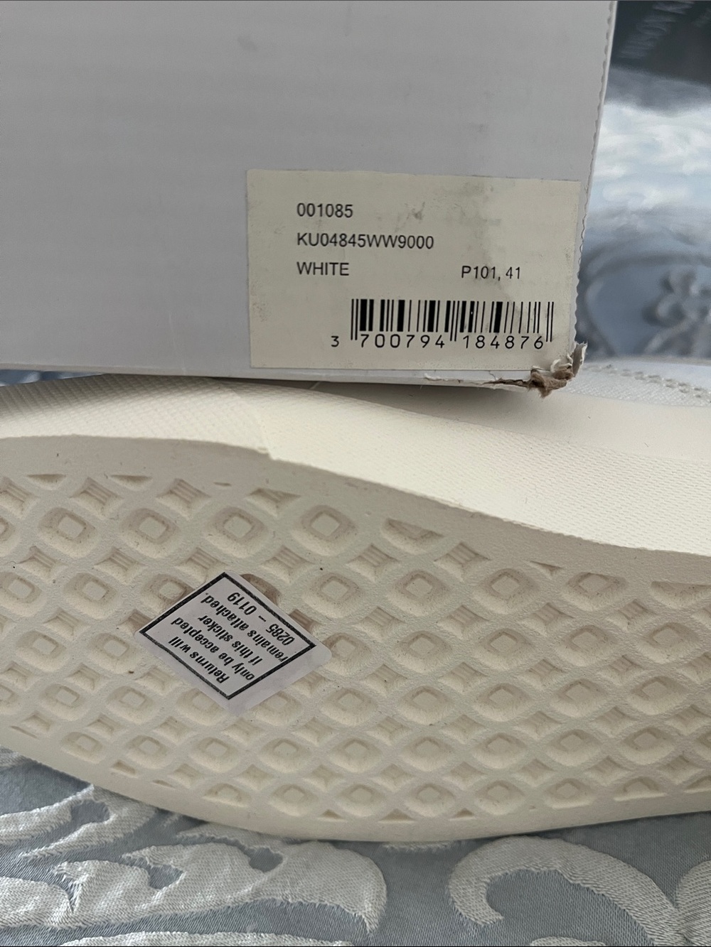MAISON KITSUNÉ Off-White Canvas Low-Top Sneakers- NEW - Picture 2 of 11